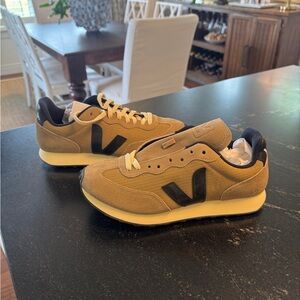 Veja Men's Rio Branco Tan Sneakers Size 41. Never worn new in box.
